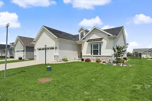 3916 Bay Cir, Champaign, IL 61822 - Photo 2