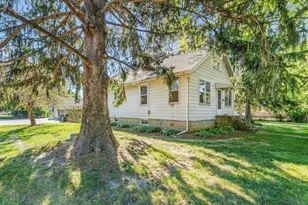 420 N Hugh St, Plano, IL 60545 - Photo 2