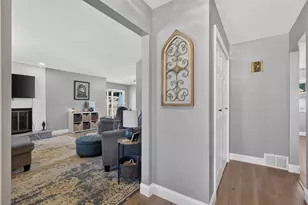 821 King Arthur Ln, Ottawa, IL 61350 - Photo 8