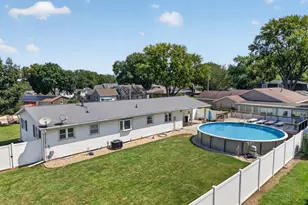 821 King Arthur Ln, Ottawa, IL 61350 - Photo 6