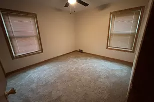 471 S Center Ave, Bradley, IL 60915 - Photo 8