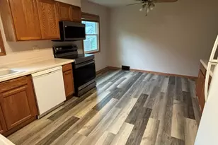 471 S Center Ave, Bradley, IL 60915 - Photo 6