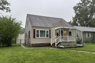 471 S Center Ave, Bradley, IL 60915 - Photo 1