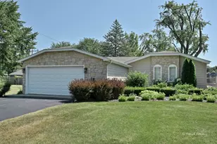 604 Bally Rd, McHenry, IL 60050 - Photo 1