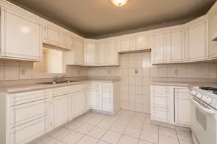 1612 Burry Cir Dr, Crest Hill, IL 60403 - Photo 4