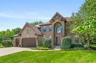621 Sheffield Cir, Sugar Grove, IL 60554 - Photo 2