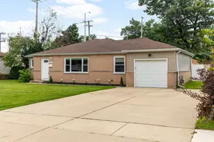 810 Cumberland St, Hoffman Estates, IL 60169 - Photo 1