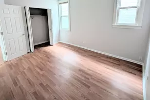8125 S Escanaba Ave, Chicago, IL 60617 - Photo 6