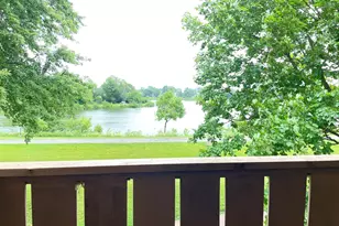 4 Parkside Ct, Vernon Hills, IL 60061 - Photo 4