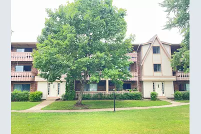 4 Parkside Court #7, Vernon Hills, IL 60061 - Photo 1