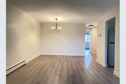 4 Parkside Court #7, Vernon Hills, IL 60061 - Photo 2
