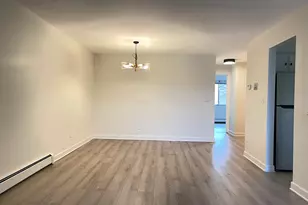 4 Parkside Ct, Vernon Hills, IL 60061 - Photo 2