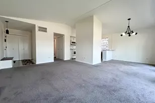 5820 Wilshire Ct, Hanover Park, IL 60133 - Photo 4