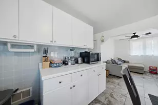 5704 W Newport Ave, Chicago, IL 60634 - Photo 14