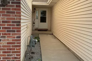 5613 W Sutton Pl, Monee, IL 60449 - Photo 2