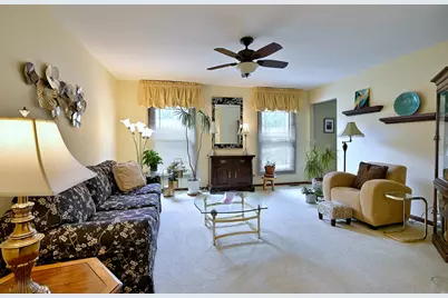 128 Hunter's Circle, Schaumburg, IL 60193 - Photo 4