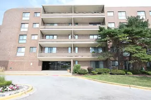 7 E Carriageway Dr, Hazel Crest, IL 60429 - Photo 1