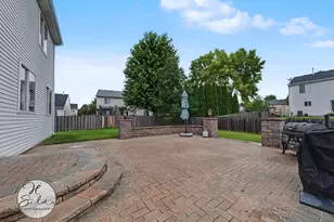 708 Bay Shore Dr, Pingree Grove, IL 60140 - Photo 18