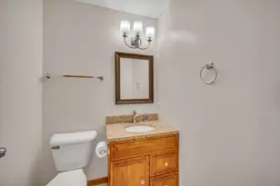 8885 Dryden St, Woodridge, IL 60517 - Photo 22