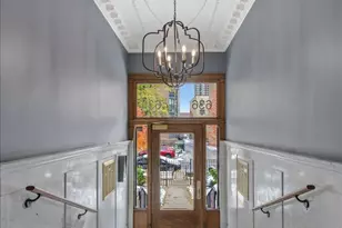 636 W Grace St, Chicago, IL 60613 - Photo 2