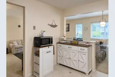1404 Nottingham Court #D1, Wheeling, IL 60090 - Photo 4