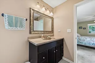 306 Pin Oak Dr, North Aurora, IL 60542 - Photo 20