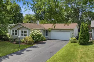 306 Pin Oak Dr, North Aurora, IL 60542 - Photo 2