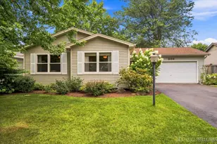 306 Pin Oak Dr, North Aurora, IL 60542 - Photo 1