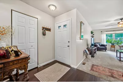 306 Pin Oak Drive, North Aurora, IL 60542 - Photo 6