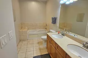 4770 N Manor Ave, Chicago, IL 60625 - Photo 12