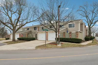105 W Dover Drive, Mount Prospect, IL 60056 - Photo 2