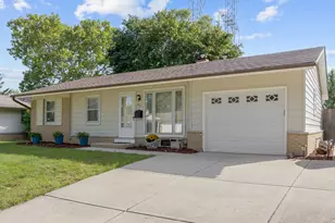 1031 Maple Ln, Elk Grove Village, IL 60007 - Photo 1