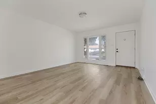 1031 Maple Ln, Elk Grove Village, IL 60007 - Photo 2
