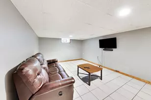 5816 W Greenleaf Ave, Chicago, IL 60646 - Photo 18