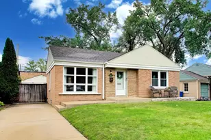 5816 W Greenleaf Ave, Chicago, IL 60646 - Photo 2
