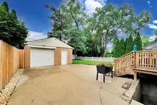 5816 W Greenleaf Ave, Chicago, IL 60646 - Photo 28