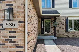 535 Chester Ct W, Aurora, IL 60504 - Photo 2
