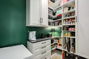 2044 N Bissell St, Chicago, IL 60614 - Photo 18