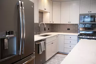 110 N Myrtle Ave, Elmhurst, IL 60126 - Photo 14