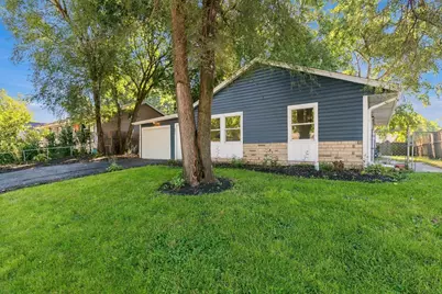 843 Navajo Drive, Carpentersville, IL 60110 - Photo 2