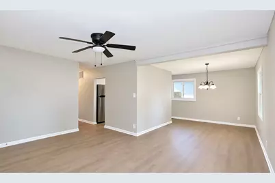843 Navajo Drive, Carpentersville, IL 60110 - Photo 6