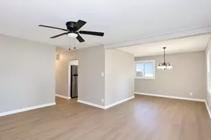 843 Navajo Dr, Carpentersville, IL 60110 - Photo 6