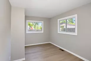843 Navajo Dr, Carpentersville, IL 60110 - Photo 22