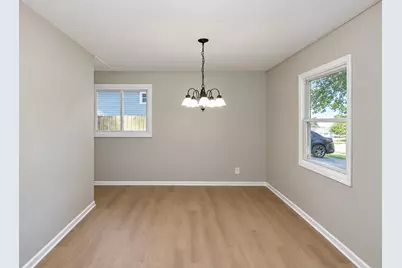 843 Navajo Drive, Carpentersville, IL 60110 - Photo 8