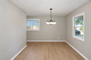 843 Navajo Dr, Carpentersville, IL 60110 - Photo 8