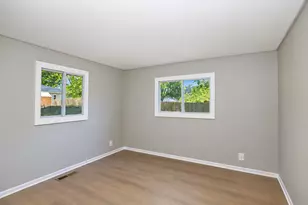 843 Navajo Dr, Carpentersville, IL 60110 - Photo 16