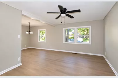 843 Navajo Drive, Carpentersville, IL 60110 - Photo 4