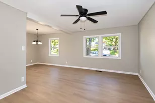 843 Navajo Dr, Carpentersville, IL 60110 - Photo 4