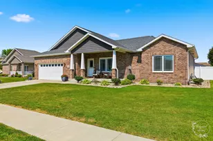 2020 Summerfield Ln, Bourbonnais, IL 60914 - Photo 2