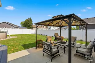 2020 Summerfield Ln, Bourbonnais, IL 60914 - Photo 8